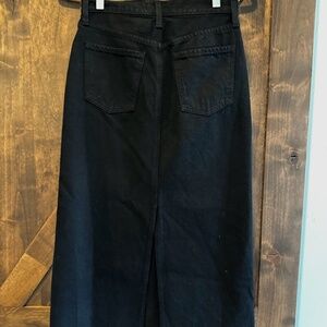 AGOLDE Della Black Denim Midi Skirt with Frayed Hem size 24 / 0